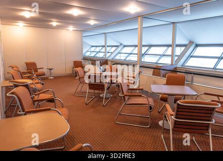 Friedrichshafen Lounge Bereich der LZ 129 Hindenburg im Zeppelin Museum Friedrichshafen Blick in den nachgebildeten Lounge Bereich der LZ 129 Hindenburg im Zeppelin Museum Friedrichshafen. Die originalgetreue Rekonstruktion zeigt das Interieur des