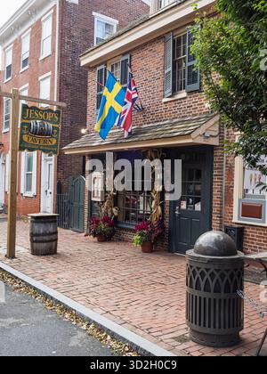 The historic Jessop's Tavern and Colonial Restaurant in New Castle, Delaware, displaying the flags of Sweden and the United Kingdom. Stock Photo