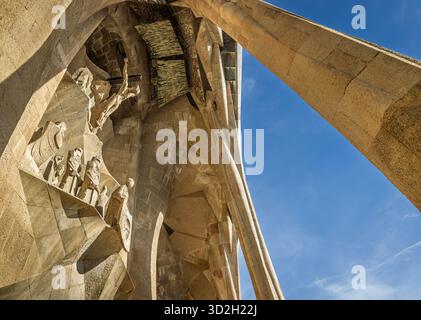 Low-angle view of the Passion Façade showing the Crucifixion of Jesus Christ at the Basílica de la Sagrada Família (design by Antoni Gaudí; sculptures Stock Photo