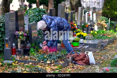 People commemorate the Commemoration of All the Faithful Departed ...