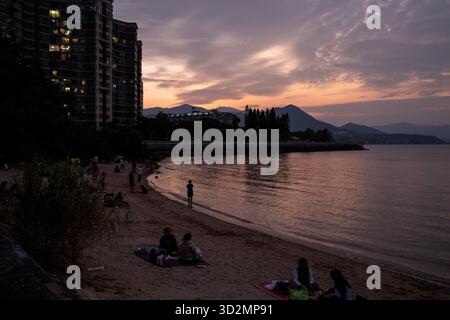 Hong Kong, Hong Kong. 02nd Nov, 2025. People watching the sunset on beach on November 2, 2025 in Hong Kong. (Photo by Vernon Yuen/Nexpher Images/Sipa USA) Credit: Sipa USA/Alamy Live News Stock Photo