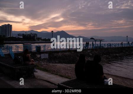 Hong Kong, Hong Kong. 02nd Nov, 2025. People watching the sunset on beach on November 2, 2025 in Hong Kong. (Photo by Vernon Yuen/Nexpher Images/Sipa USA) Credit: Sipa USA/Alamy Live News Stock Photo
