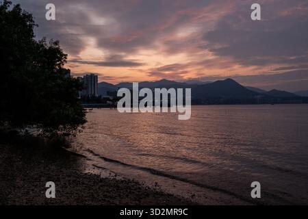 Hong Kong, Hong Kong. 02nd Nov, 2025. A general view showing the sunset on beach on November 2, 2025 in Hong Kong. (Photo by Vernon Yuen/Nexpher Images/Sipa USA) Credit: Sipa USA/Alamy Live News Stock Photo