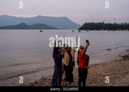 Hong Kong, Hong Kong. 02nd Nov, 2025. A group of people taking a photo on a beach on November 2, 2025 in Hong Kong. (Photo by Vernon Yuen/Nexpher Images/Sipa USA) Credit: Sipa USA/Alamy Live News Stock Photo