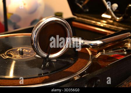 Close-up of HMV 101 portable gramophone, c.1927—spring-driven, No.4 soundbox, swan-neck tonearm, iconic British audio design. Stock Photo
