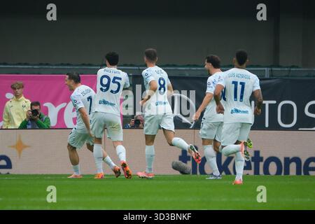 Piotr Zielinski of Fc Internazionale celebrates with his teammates ...