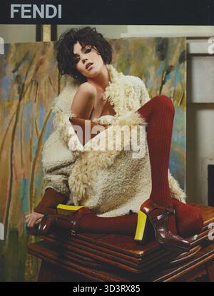 FENDI 壁画 ポスター FENDI Hugs Retro Glamour in Astrology Summer 2023 Beachwear