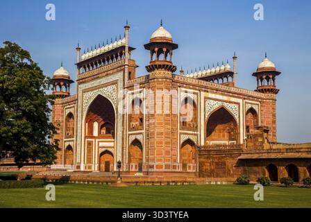 Red sandstone entrance gate, Taj Mahal, most famous building of the Mughal period in Agra Stock Photo