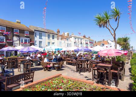 Deal Kent - Outside seating at The Kings Head in Deal Kent England UK GB Europe Stock Photo