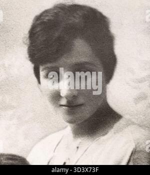 KING CAROL II OF ROMANIA with first wife Zizi Lambrini Stock Photo - Alamy