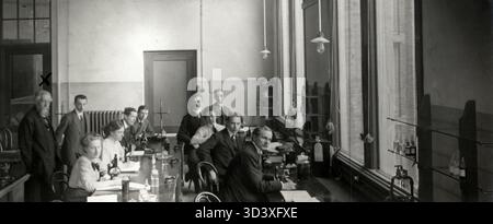 Professor Hugo de Vries (marked with an X) is seen lecturing his students in the Hortus Botanicus in Amsterdam. The photo dates back to 1915. Netherlands, 1915. Stock Photo