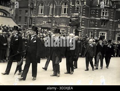 A funeral procession departs from the Amsterdam City Theater at Leidseplein on September 13, 1926, for actress Greta Lobo-Braakensiek, who died in the De Vink train disaster. Stock Photo