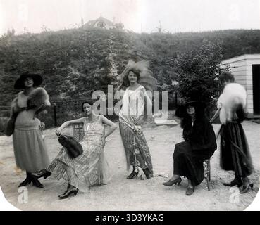 An outdoor fashion show in Noordwijk, Netherlands, 1922, featuring five  Viennese mannequins modeling elegant coats and dresses, often accessorized  with fur stoles Stock Photo - Alamy