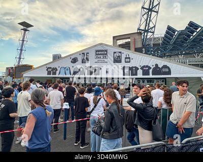 Oasis Live 25 tour, Sydney Accor Stadium, Oasis music fans queue to buy t shirts, bucket hats and mementos from Official merchandise shop, Australia Stock Photo