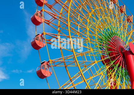 Nゲージ Ferris Wheel 赤い色ゴンドラ　まとめ3点 Mosaic Big Ferris Wheel, Kobe, Japan Stock Photo - Alamy