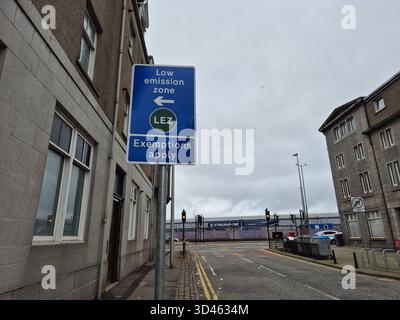 Low Emission Zone - LEZ sign at a road of Aberdeen, Scotland Stock Photo