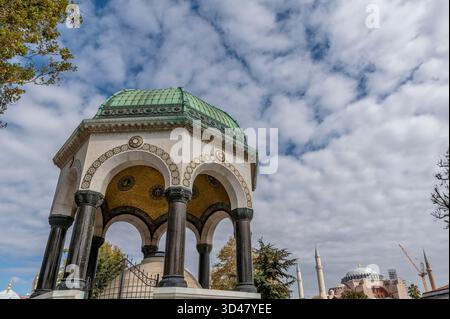 Fountain at Sultanahmet Square and the Hagia Sophia in Istanbul Stock ...