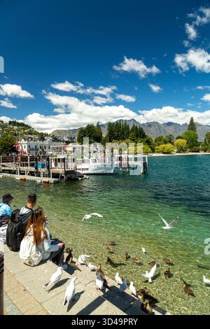 QUEENSTOWN lake wakatipu waterfront lakeside NEW ZEALAND SOUTH ISLAND ...