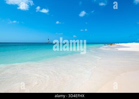 A breathtaking view of Divi Beach in Aruba, with its vast expanse of white sand and the clear, turquoise Caribbean water. Stock Photo