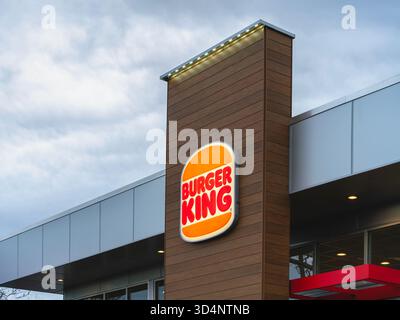 Syracuse, NY - Nov 8, 2025: Burger King at 3414 Erie Blvd E is part of the national chain’s presence in Central New York, serving the DeWitt and Syrac Stock Photo