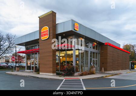 Syracuse, NY - Nov 8, 2025: Burger King at 3414 Erie Blvd E is part of the national chain’s presence in Central New York, serving the DeWitt and Syrac Stock Photo