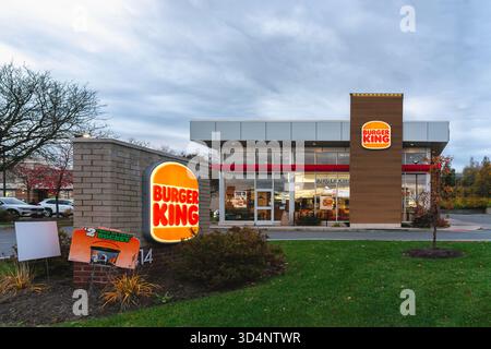Syracuse, NY - Nov 8, 2025: Burger King at 3414 Erie Blvd E is part of the national chain’s presence in Central New York, serving the DeWitt and Syrac Stock Photo