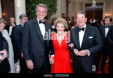 U.S. President Ronald Reagan and U.S. First Lady Nancy Reagan Posing with American actor Rock Hudson at White House State Dinner for Mexican President Miguel de la Madrid, White House, Washington, D.C., USA, President Ronald Reagan White House Photographic Office, May 15, 1984 Stock Photo