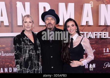 Demi Moore, Billy Bob Thornton, Ali Larter pose for photographers upon
