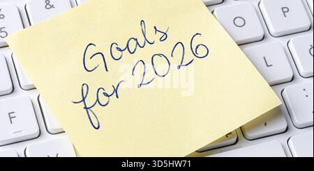 Sticky note on a keyboard - Goals for 2026 Stock Photo