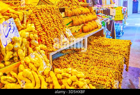 ISFAHAN, IRAN - OCTOBER 21, 2017: The stall of Grand (Qeysarie, Soltani) Bazaar offers ginger roots, coconuts and garlands of dry dates, on October 21 Stock Photo