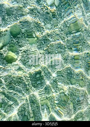 Clear water creating light patterns on underwater pebbles at sugiton cove, marseille Stock Photo