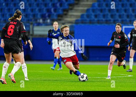 Hamburg, Deutschland. 16th Nov, 2025. Melanie Brunnthaler (Hamburger SV, #11) GER, Hamburger SV vs. Bayer 04 Leverkusen, Frauen, Fussball, DFB-Pokal, Achtelfinale, Saison 2025/2026, 16.11.2025 Foto: Eibner-Pressefoto/Marcel von Fehrn Credit: dpa/Alamy Live News Stock Photo