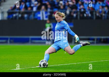 Hamburg, Deutschland. 16th Nov, 2025. Larissa Haidner (Hamburger SV, #33) GER, Hamburger SV vs. Bayer 04 Leverkusen, Frauen, Fussball, DFB-Pokal, Achtelfinale, Saison 2025/2026, 16.11.2025 Foto: Eibner-Pressefoto/Marcel von Fehrn Credit: dpa/Alamy Live News Stock Photo