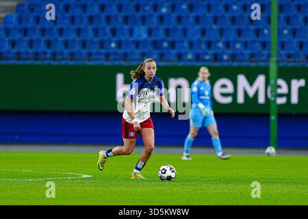 Hamburg, Deutschland. 16th Nov, 2025. Victoria Schulz (Hamburger SV, #19) GER, Hamburger SV vs. Bayer 04 Leverkusen, Frauen, Fussball, DFB-Pokal, Achtelfinale, Saison 2025/2026, 16.11.2025 Foto: Eibner-Pressefoto/Marcel von Fehrn Credit: dpa/Alamy Live News Stock Photo