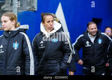 Hamburg, Deutschland. 16th Nov, 2025. Liese Brancao (Hamburger SV, Trainerin) GER, Hamburger SV vs. Bayer 04 Leverkusen, Frauen, Fussball, DFB-Pokal, Achtelfinale, Saison 2025/2026, 16.11.2025 Foto: Eibner-Pressefoto/Marcel von Fehrn Credit: dpa/Alamy Live News Stock Photo