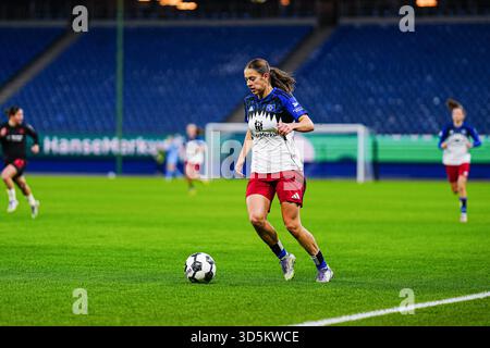 Hamburg, Deutschland. 16th Nov, 2025. Leni Eggert (Hamburger SV, #29) GER, Hamburger SV vs. Bayer 04 Leverkusen, Frauen, Fussball, DFB-Pokal, Achtelfinale, Saison 2025/2026, 16.11.2025 Foto: Eibner-Pressefoto/Marcel von Fehrn Credit: dpa/Alamy Live News Stock Photo