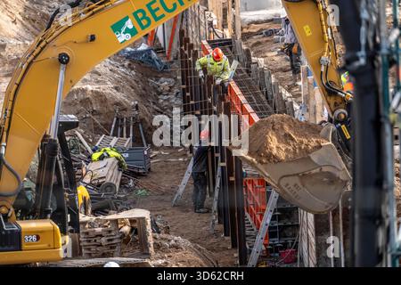Construction site, demolition, dismantling of a large building, construction of retaining walls in the excavation pit, Düsseldorf, North Rhine-Westpha Stock Photo
