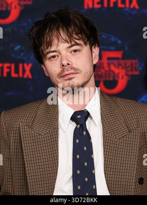 HOLLYWOOD, LOS ANGELES, CALIFORNIA, USA - NOVEMBER 06: English actor and musician Charlie Heaton arrives at the World Premiere Of Netflix's 'Stranger Things' Season 5 held at the TCL Chinese Theatre IMAX on November 6, 2025 in Hollywood, Los Angeles, California, United States. (Photo by David Acosta/Image Press Agency) Stock Photo