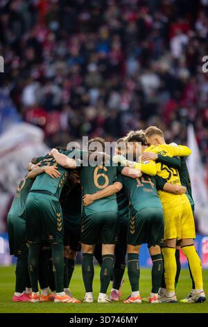 Players of SV Werder Bremen huddle together for a team pep talk, a pep ...