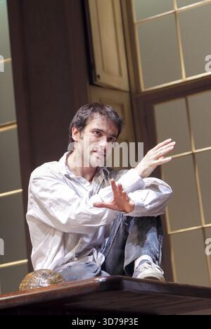 Ed Stoppard (Valentine Coverly) in ARCADIA by Tom Stoppard at the Duke of York's Theatre, London WC2  04/06/2009  set design: Hildegard Bechtler  costumes: Amy Roberts  lighting: Paul Anderson  director: David Leveaux Stock Photo