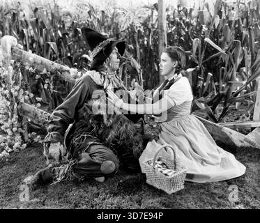 The Wizard of Oz (MGM, 1939) Judy Garland and Ray Bolger – Publicity Photograph Stock Photo