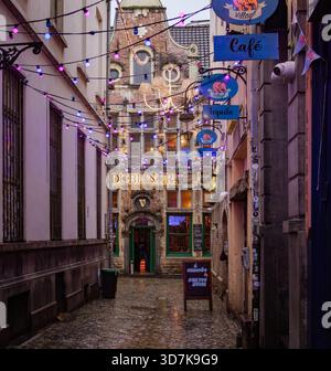 Delirium beer cafe alley located in central downtown Brussels, Belgium Stock Photo