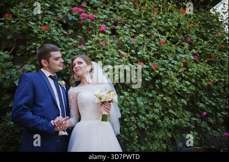 Marriage Couple Background Green Brush With Red Roses Stock Photo Alamy Marriage Couple Background Green Brush With Red Roses Stock Photo Alamy