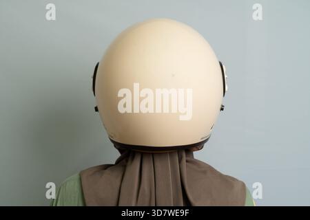 cream colored motorcycle helmet By City Roadster II Matt Gray Motorbike and a multi Hedonist Creme | Open Face