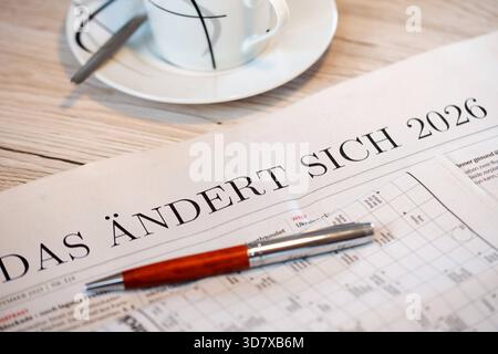 Nahaufnahme einer Zeitung mit dem Text DAS ÄNDERT SICH 2026 digital bearbeitet *** Close-up of a newspaper with the text DAS ÄNDERT SICH 2026 digitally edited Copyright: xUdoxHerrmannx Stock Photo