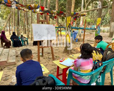 Art class for children, Chittagong, Bangladesh Stock Photo