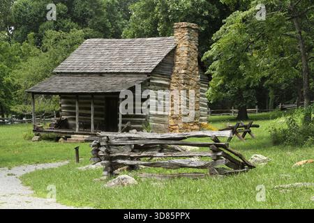 Log cabin at the Humpback Rocks Mountain Farm in the Blue Ridge Mountains,VA, USA Stock Photo