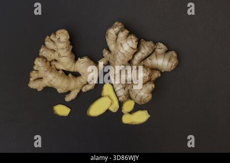Ginger and ginger slices, Zingiber officinale Stock Photo