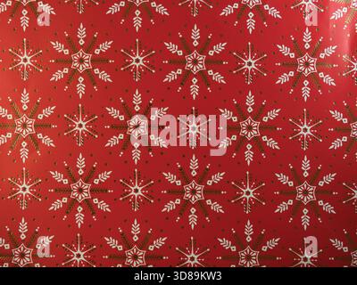 Christmas Snowflake Red Gold Pattern - Festive red background with elegant white and gold snowflake and geometric patterns, perfect for holiday greeti Stock Photo