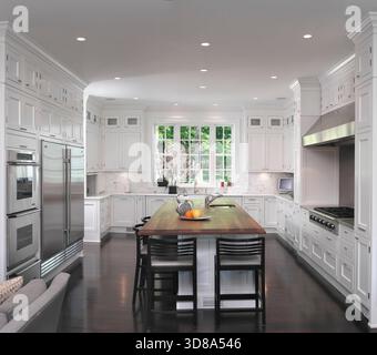 Kitchen in luxury home, Philadelphia USA Stock Photo